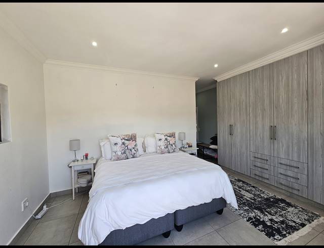4 BEDROOM HOUSE FOR SALE IN NEW SALT ROCK CITY